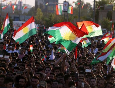 Διαδηλωτές με ρόπαλα έκαναν έφοδο στο κτίριο του κοινοβουλίου του Ιρακινού Κουρδιστάν